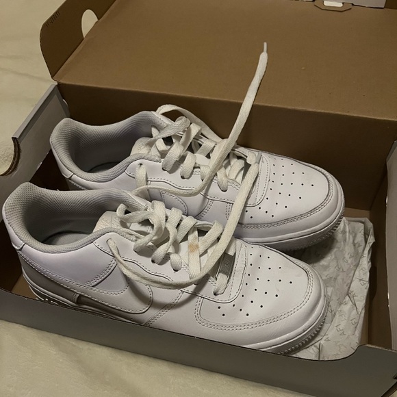 Air Force 1 Sneaker - Picture 2 of 5